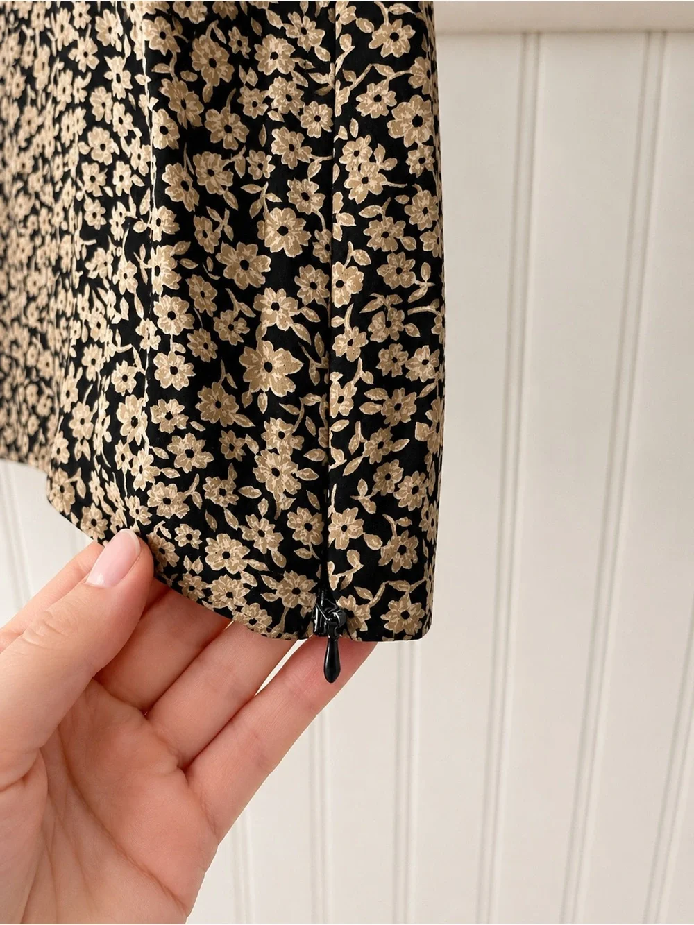 Banana Republic Black Skater Skort with Tan Floral Print - Picture 5 of 6
